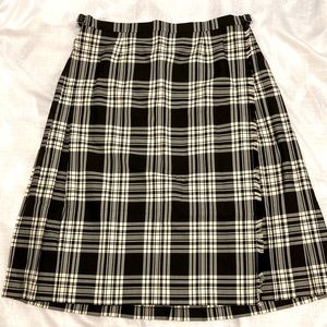 JAMES PRINGLE WEAVERS Tartan Plaid Pleated Skirt Black and White